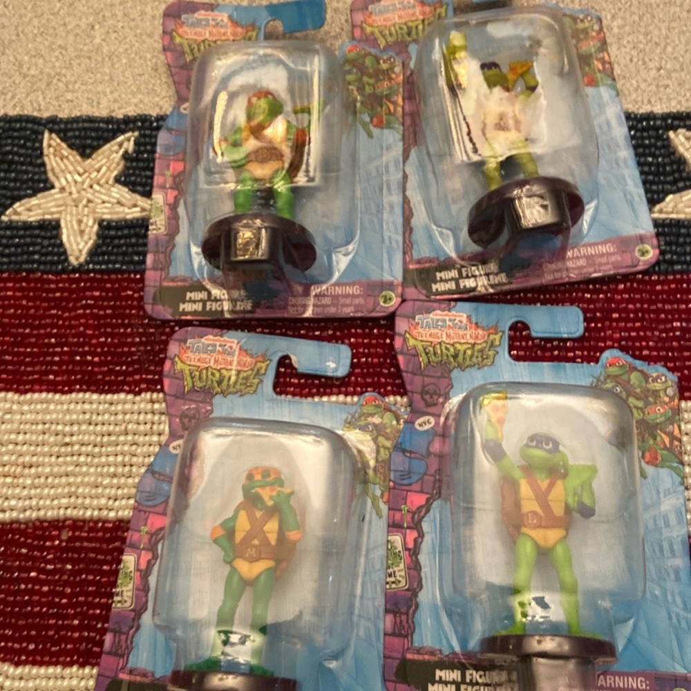 Teenage Mutant turtles figures